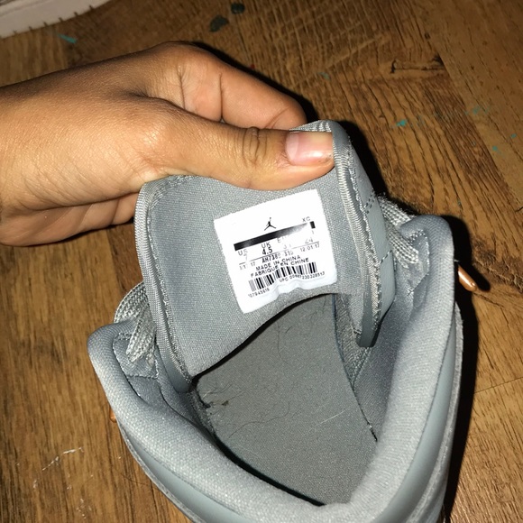 Air Jordan 1 Retro High Premium Women's Shoe - Picture 3 of 5